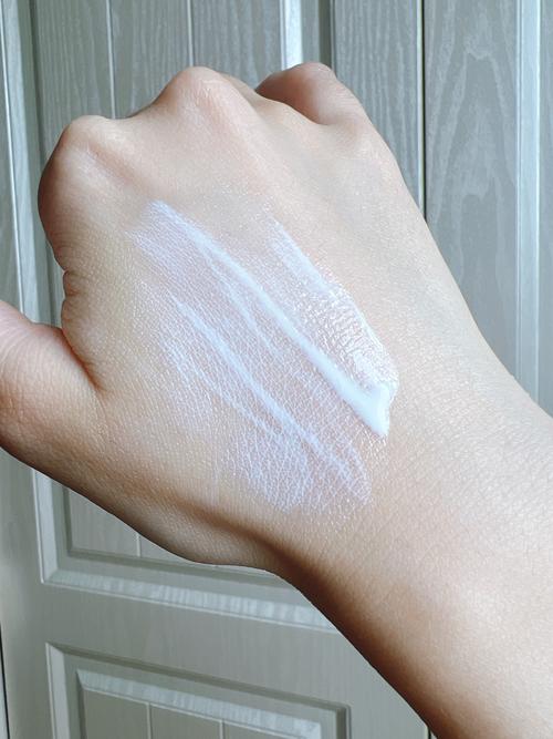 户外强力防护，水优季清透美白倍护防晒霜防水防汗耐打