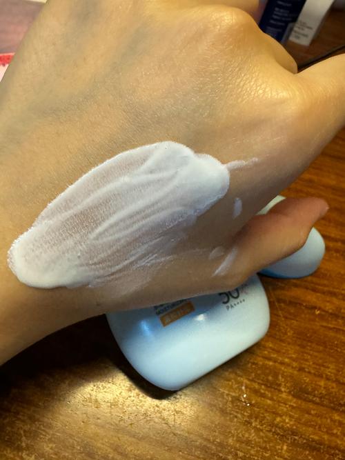 极简护肤好搭档，水优季小黄帽日常防晒提亮肤色素颜