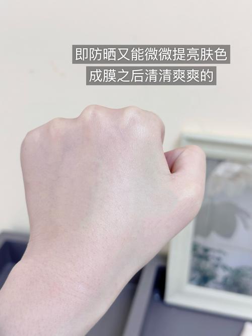 水优季小黄帽倍护防晒持久锁护，防水防汗适配各种场景