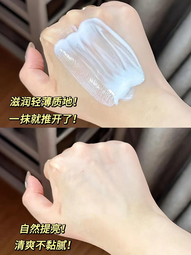 水优季防晒乳小黄帽清透倍护，美白提亮长效阻隔紫外线