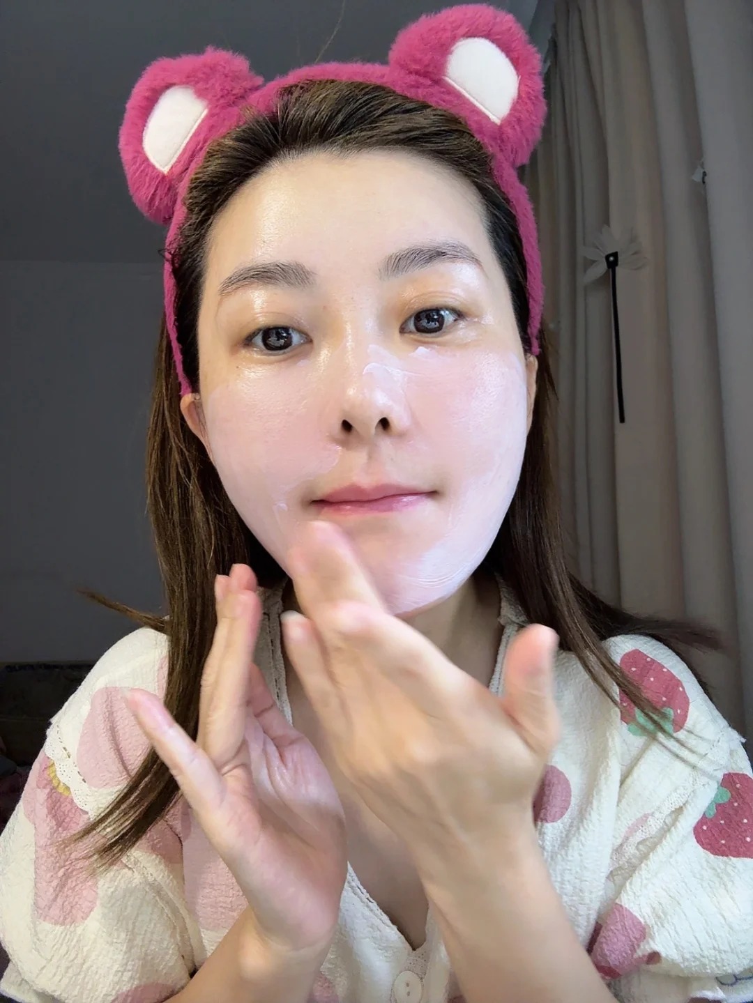 水优季小黄帽防晒实测：敏感肌零刺激油皮持妆6小时不泛油